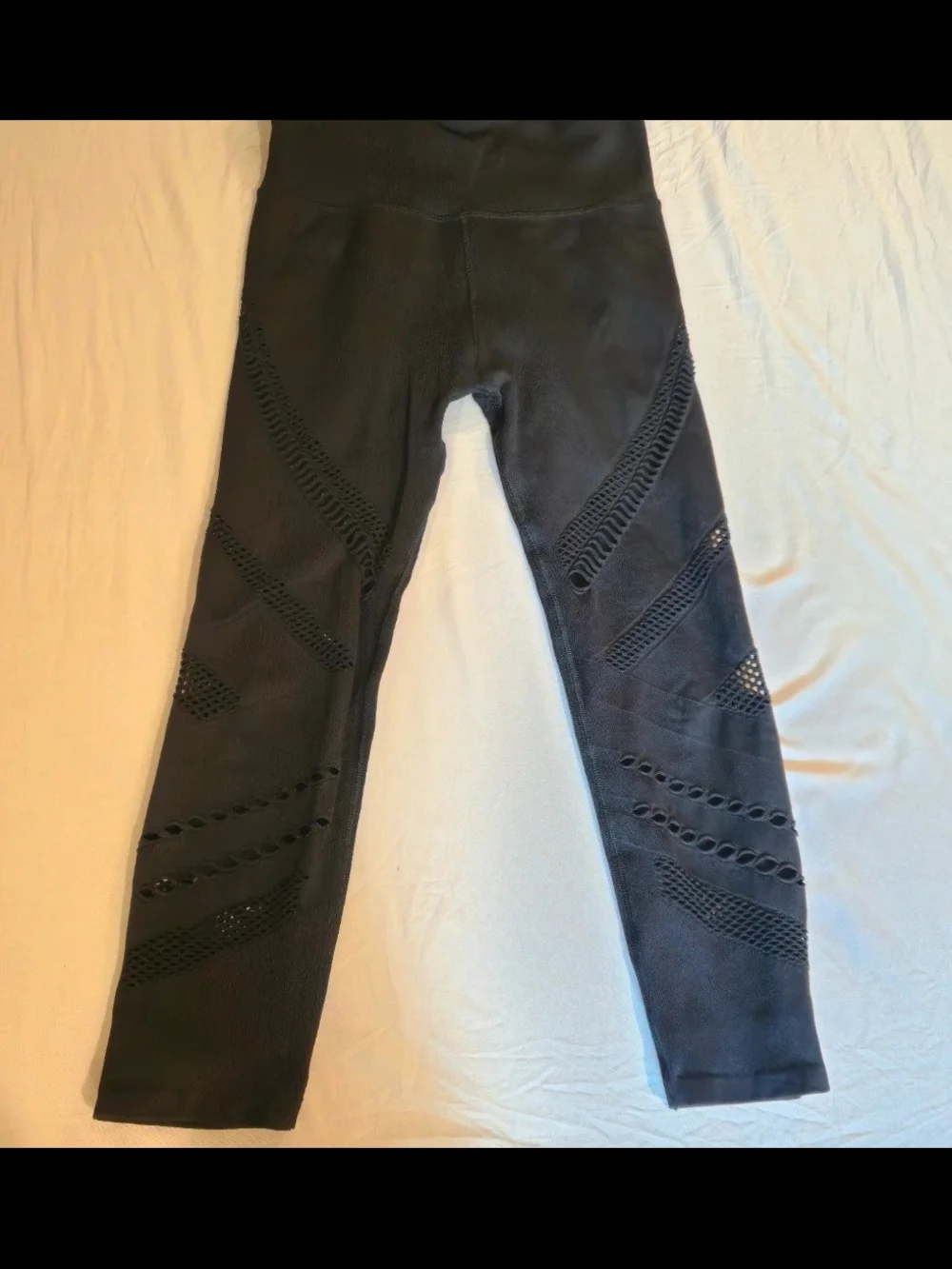 ALO Yoga Black Seamless Radiance Leggings with Laser-Cut Vent Detail